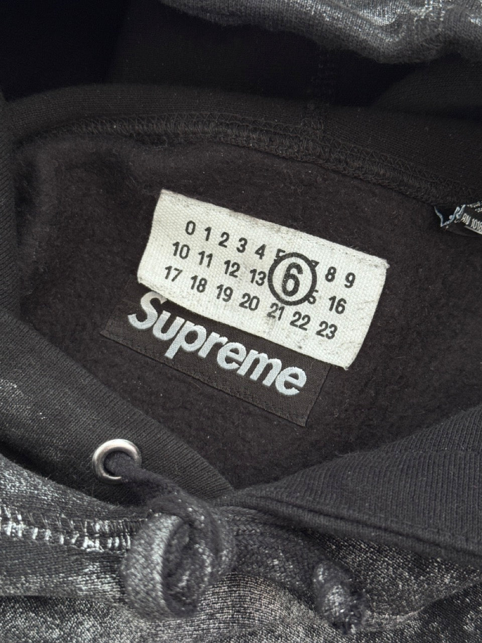 Supreme x Maison Margiela Black Hoodie (SD177). FA276