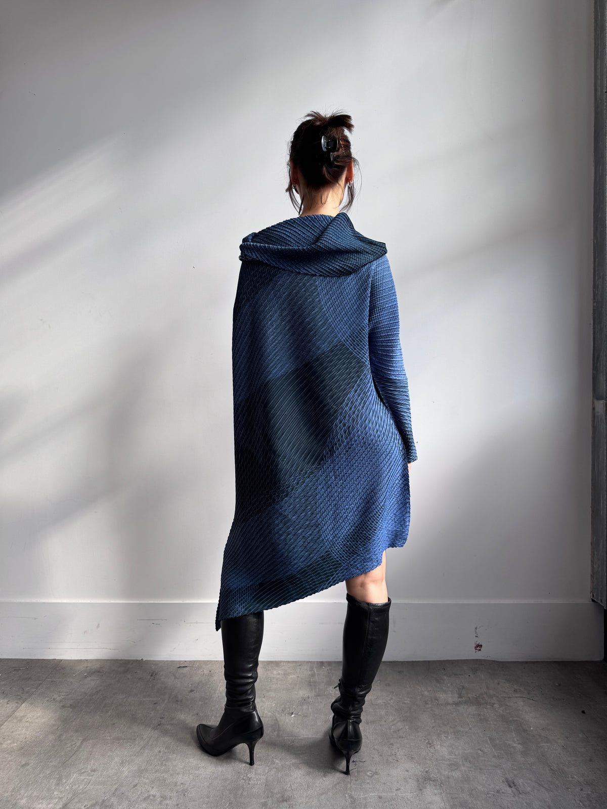 S/S 2004 Issey Miyake Blue Tonal Curve Pleated Midi Dress