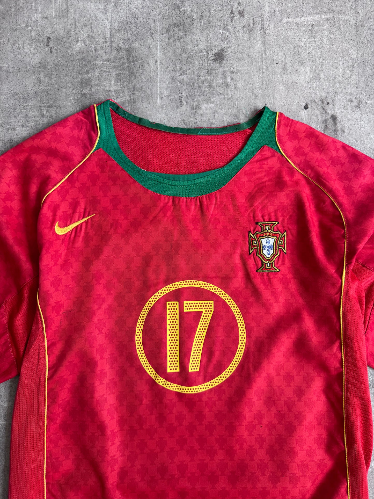 2004 Portugal x Nike "Ronaldo 17" Football Shirt