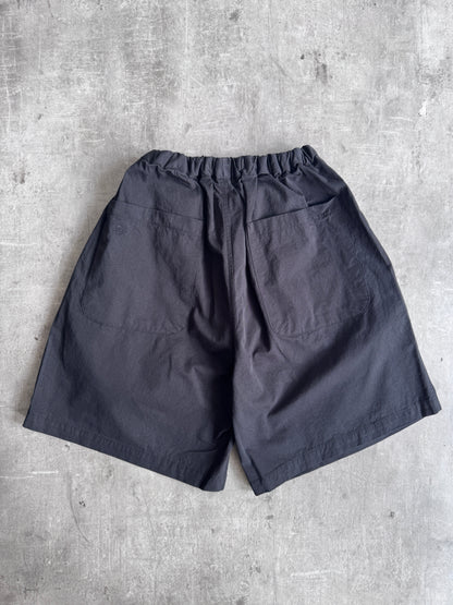 Kappy Korea Two Tuck Pleated Wide Half Pants - Black