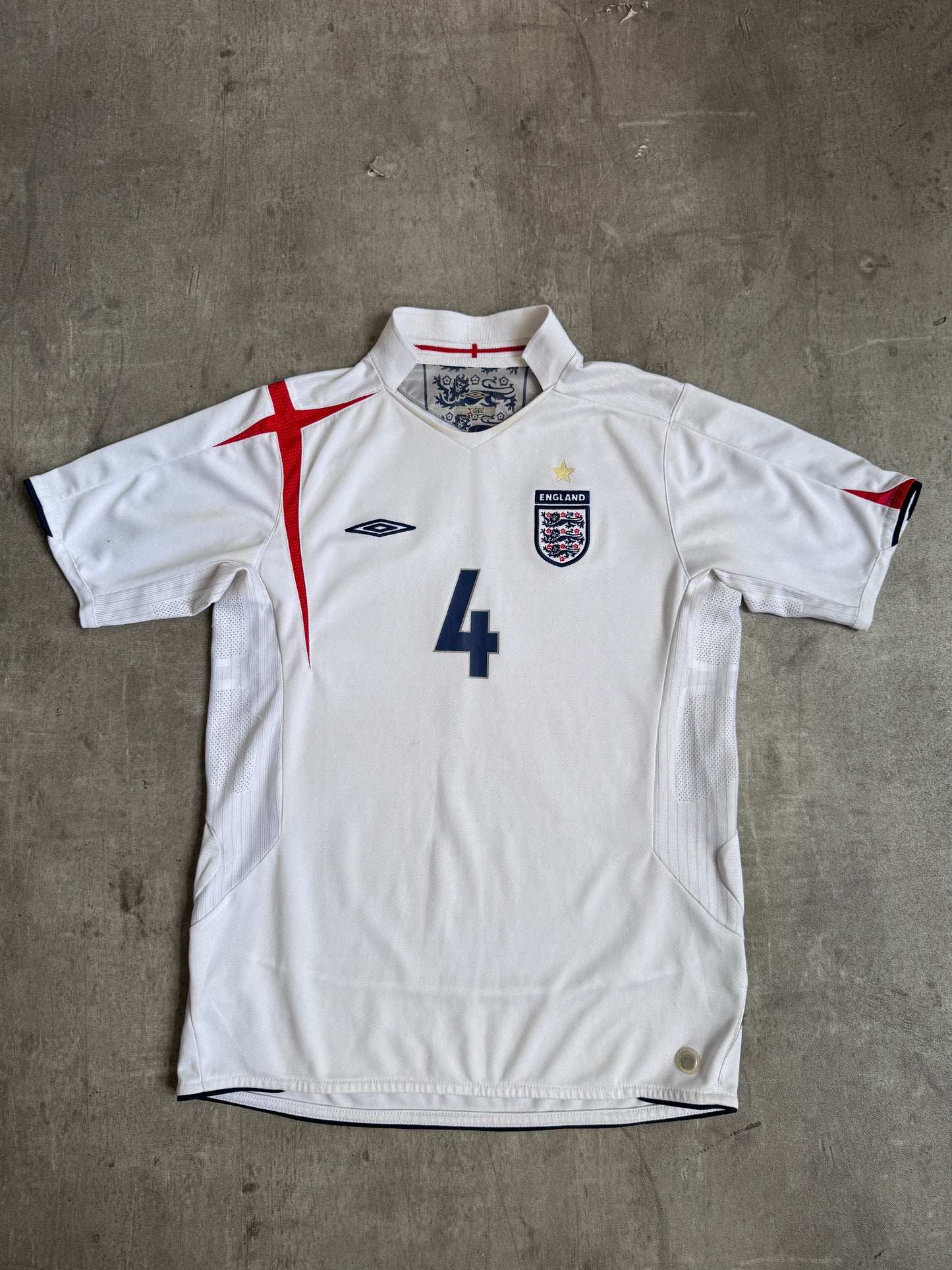2005-07 England x Umbro '4' Gerrard Home Football Tee