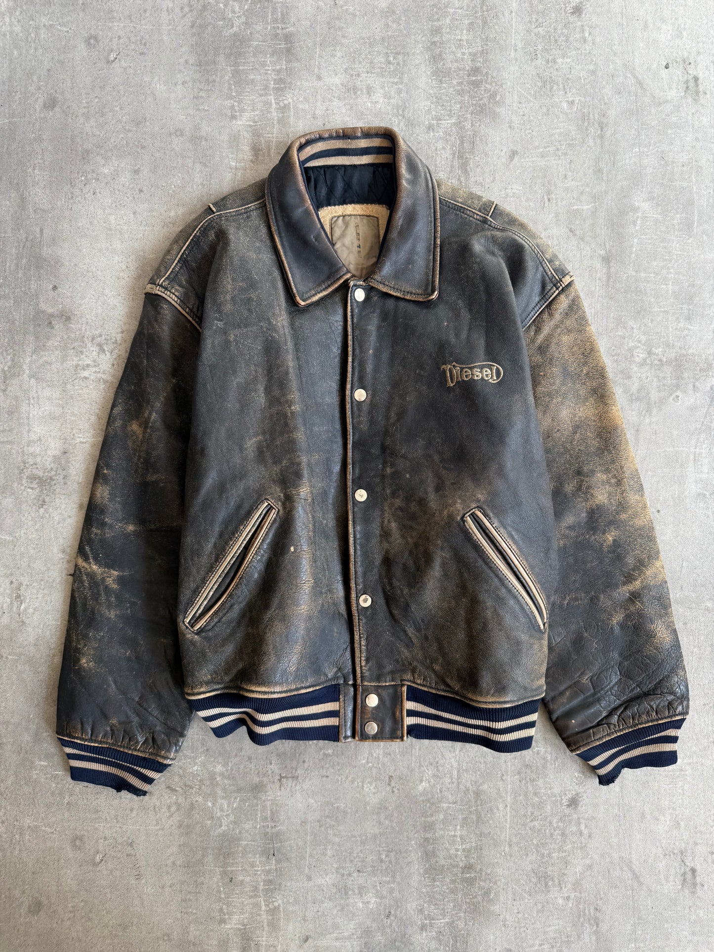 1990s Diesel Back Spellout Distressed Leather Jacket – Vintage display picture 1