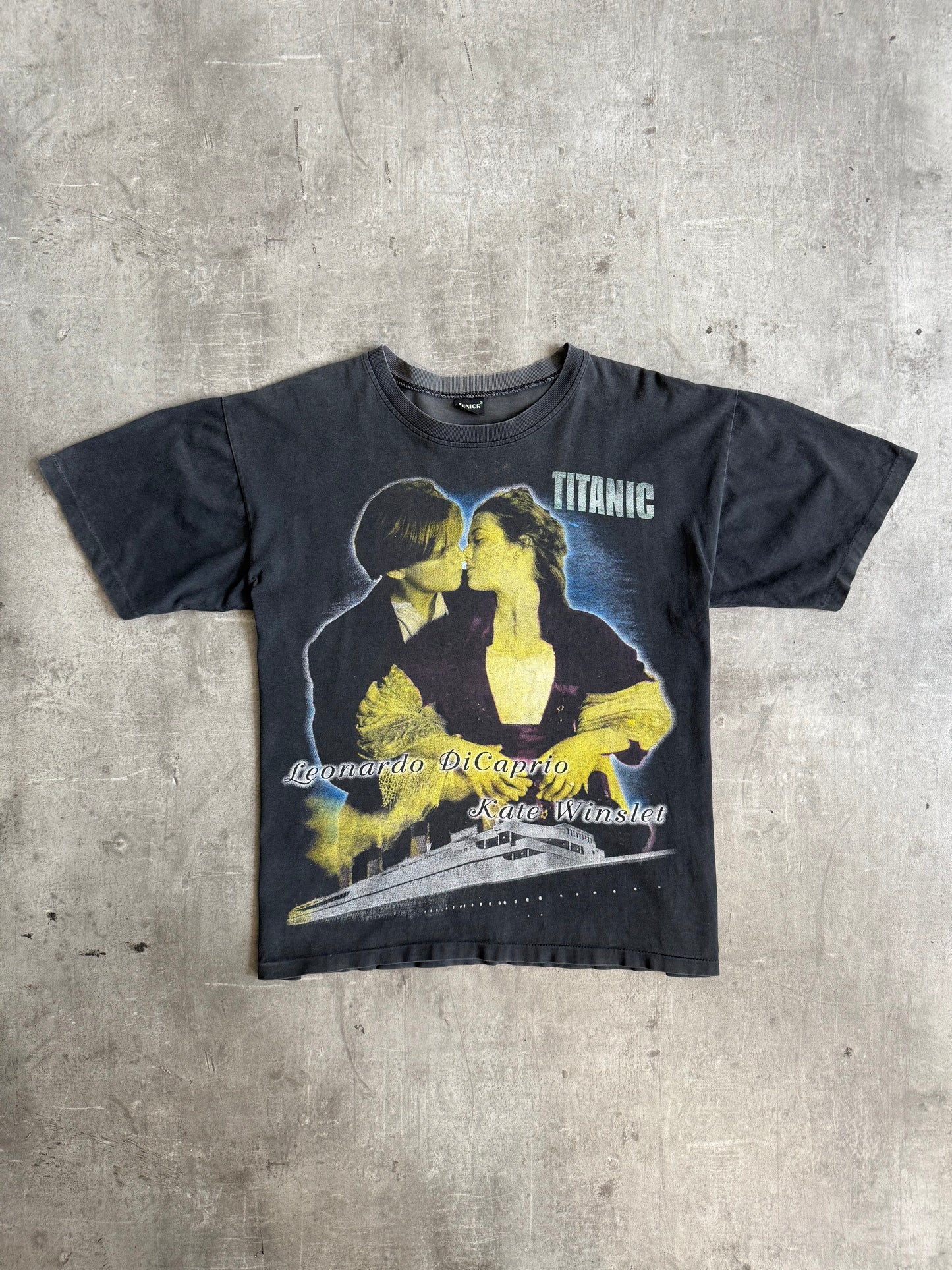 1990s Titanic Kiss Portrait Graphic Tee
