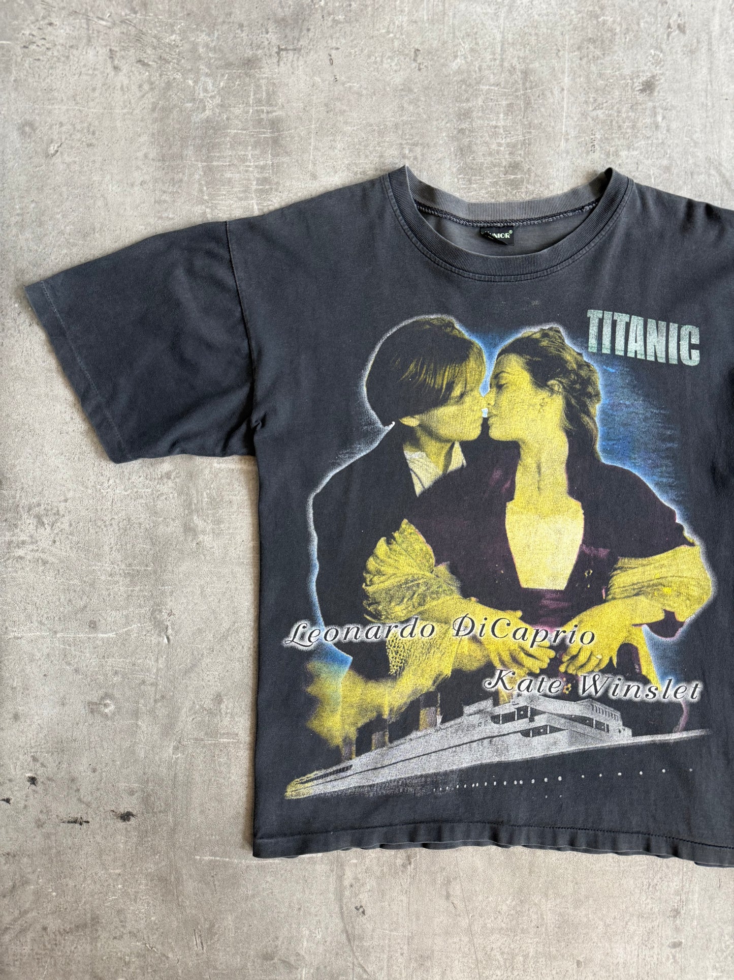 1990s Titanic Kiss Portrait Graphic Tee