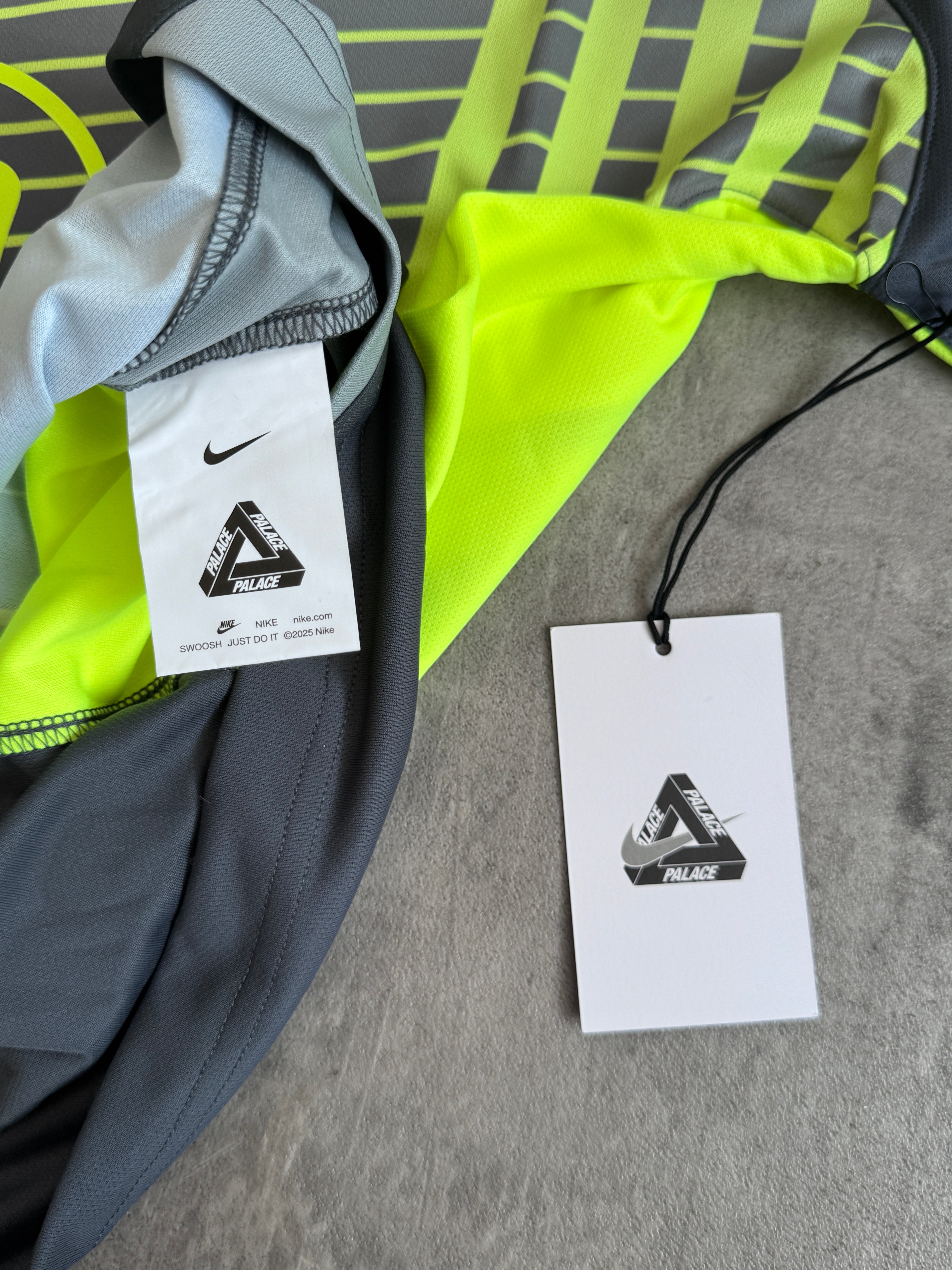 PALACE NIKE TOTAL P90 JERSEY WHITE – Vintage